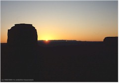 Einzelner Tafelberg im Sonnenaufgang