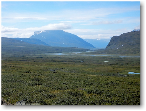 kungsleden durch das tal des tjaektjajakka zwischen den saelkastugorna und den singistugorna