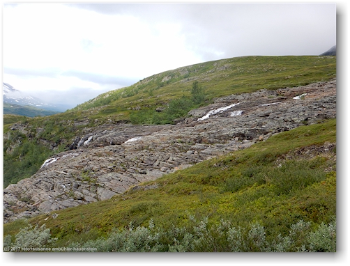 kleine wasserfaelle bei muorki noerdlich des teusajaure
