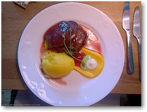 niedergegartes rentierfilet im restaurant des campingplatzes im stora sjoefallets nationalpark