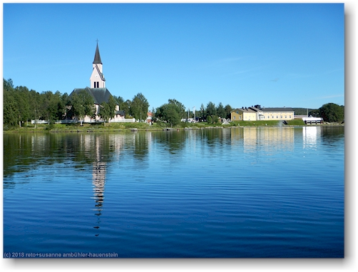 blick vom saella auf die kirche und das silvermuseet von arjeplog
