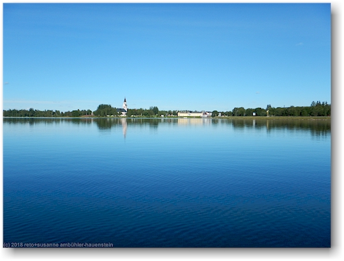 blick vom saella auf arjeplog mit kirche und silvermuseet