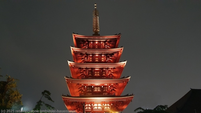 fuenfstoeckige pagode des senso-ji tempel in tokyo