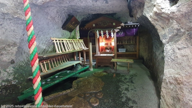zeniarai benten schrein bei kamakura
