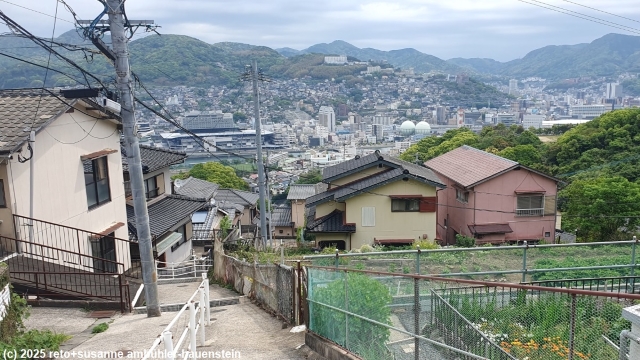 aufstieg von nagasaki zum mount inasa (blick zurueck)