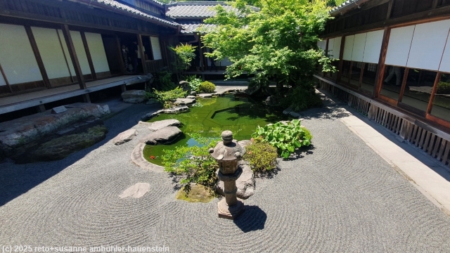 innengarten im haus in der tempelanlage sengan-en bei kagoshima