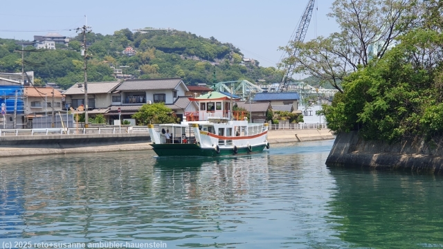 faehre vom tomihama pier auf der insel mukaishima nach yuki mukaijima ueber den onomichi-suido