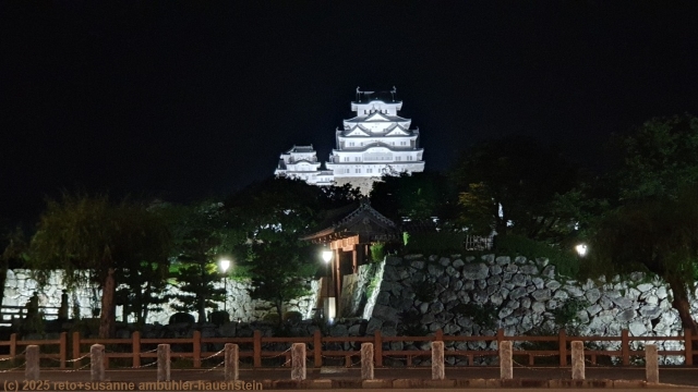 beleuchtetes schloss himeji