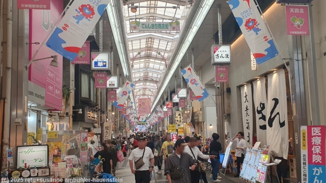 tenjinbashi-suji - gedeckte einkaufsstrasse in osaka