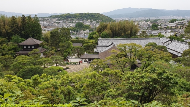 aussicht vom ginkaku-ji tempel auf kyoto