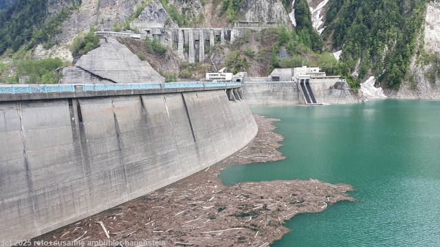 kurobe damm  entlang der alpine route
