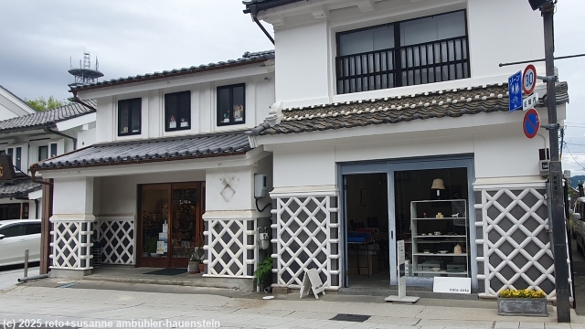 kunsthandwerkgeschaeft an der einkaufsstrasse nakamachi dori in matsumoto