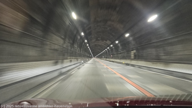 endloser tunnel durch den mount amikake im verlauf der E19