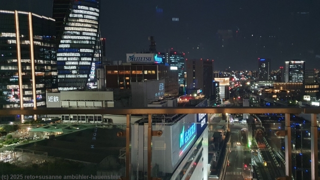 aussicht vom starbucks im tower plaza auf nagoya bei nacht