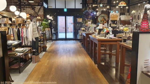 kleine laeden in der hakodate bay