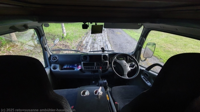 fuehrerkabine des campers ZIL 520 B der firma kegani camp