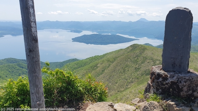 blick vom gipfel des mount mokoto im akan-mashu nationalpark auf den lake kussharo