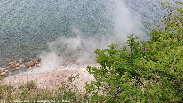 heisse quelle oyakotsu jigoku am ufer des lake kussharo entlang des wakoto nature trail im akan-mashu nationalpark