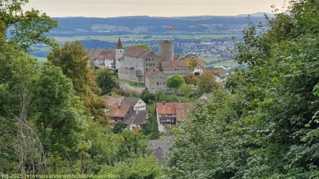 regensberg, ausgangspunkt unserer wanderung ueber den jura-hoehenweg