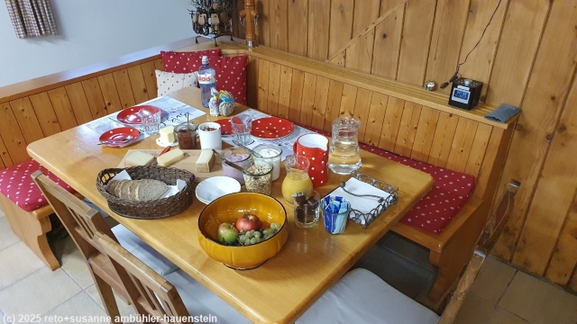 aelplerfruehstueck im BnB chasseral